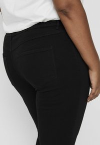 ONLY Carmakoma CARTHUNDER PUSH UP REG SK MBD NP - Jeans Skinny Fit - black