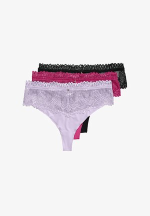Tre perizoma da donna con bordo in pizzo nei colori nero, rosa scuro e viola chiaro, impilati e esposti su uno sfondo bianco.