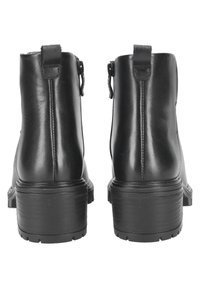 Schwarze Lederstiefel bis zum Knöchel mit glatter Oberfläche, ausgestattet mit einem robusten Blockabsatz und einem Reißverschlussakzent für einfaches An- und Ausziehen.