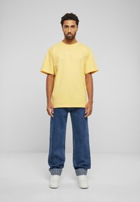 Karl Kani SMALL SIGNATURE BURGER  - Camiseta estampada - yellow