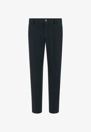 Czarne dopasowane spodnie o wąskim kroju z szlufkami, zapięciem na guzik i suwakiem, pokazane na jednolitym białym tle.