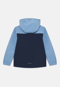 Giacca con cappuccio, con la parte superiore blu e la parte inferiore di un blu navy scuro. Tessuto liscio, polsini elastici e logo discreto sulla schiena.