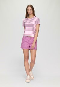 QS STREIFENMUSTER - T-Shirt print - lavendel