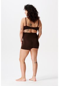 Brun randig bh och högmidjade shorts-set med justerbara band, med ett spänne på ryggen och en slät, jämn textur.