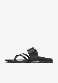 Unselected, black wvy leather