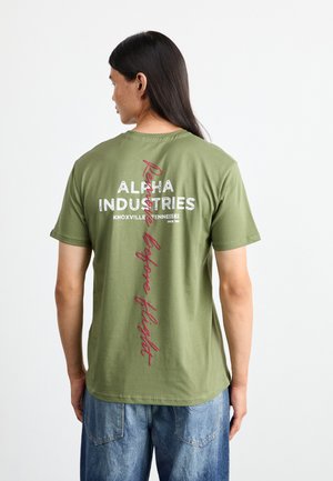 Alpha Industries SIGNATURE - T-shirt med print - sage green