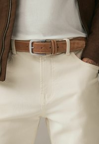 Next STITCH DETAIL - REGULAR FIT - Curea office - tan brown