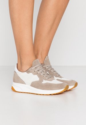 Matalavartiset tennarit - light grey