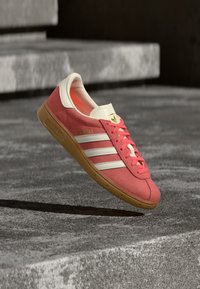 Ikke valgt, semi flash red/off white