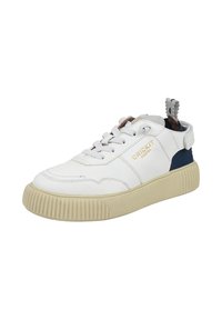 Weiße Ledersneaker mit einer strukturierten cremefarbenen Gummisohle, navyblauen Akzenten und einem grauen Zugtab. Verfügt über runde Schnürsenkel und geprägtes Branding.