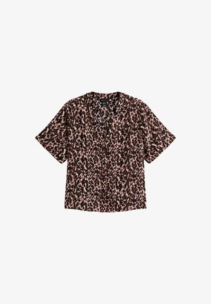 Korte mouwen blouse met een luipaardprint in tinten van roze en zwart, gemaakt van zachte stof met een losse pasvorm en een v-hals.