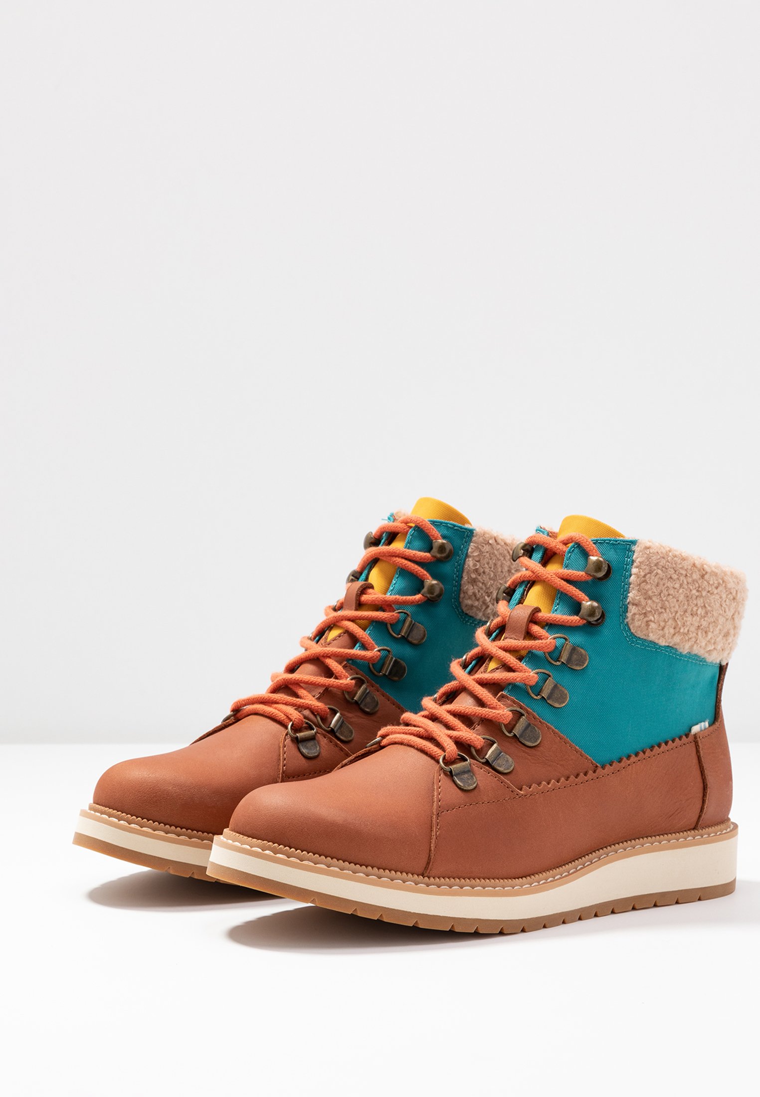 toms brown boots