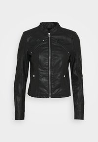 Giubbotto in pelle nera con chiusura a zip, colletto rialzato, spalle strutturate e cuciture decorative. Tessuto liscio con dettagli in argento.