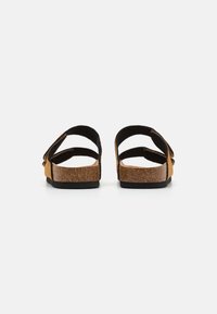Jack & Jones JFWCENTRAL STRAP - Pantofle - java
