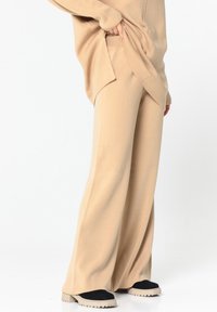 Cesare Gaspari OVERSIZED JUMPER AND PANTS - Trainingspak - beige