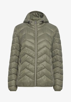 Olivinės spalvos pūkinė striukė su kapišonu, turinti raizginio raštą ir užtrauktuką šoninėse kišenėse. Medžiaga turi lygų, blizgų paviršių.