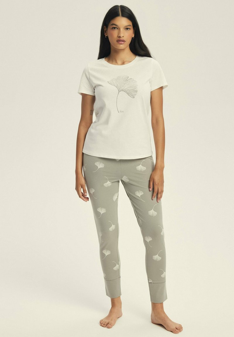 Cotton pajama set includes a white short-sleeve shirt with a ginkgo leaf print and light green pants with ginkgo patterns. Smooth texture.