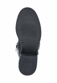 Schwarzer Lederstiefel mit strukturiertem Griff, runder Form, seitlichem Reißverschlussdetail und kleinem Absatz. Markierungen geben Größe und Marke an.