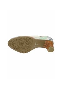 Scarpa con tacco con tomaia a fantasia floreale in colori pastello, pelle texturizzata e tacco a blocco marrone; suola decorata con motivi floreali.