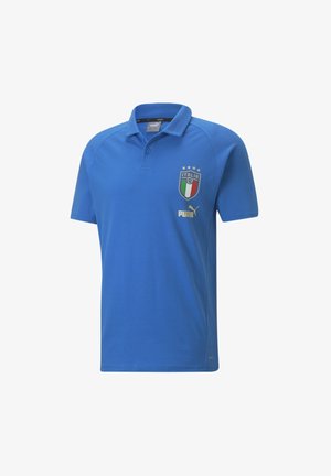 Polo bleu à manches courtes avec col, arborant le blason de l'équipe nationale italienne de football et le logo Puma sur la poitrine.