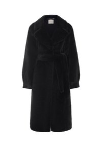Cappotto in finta pelliccia nera con colletto a scialle, vita con cintura e maniche lunghe. Presenta una texture morbida e un design di lunghezza intermedia.