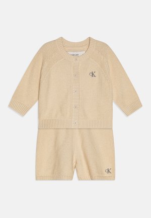 CARDIGAN GIFTPACK UNISEX SET - Nadrágok - oyster gray