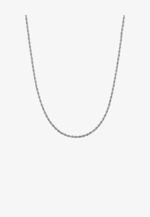 Collar de cadena de metal plateado con un diseño trenzado, que presenta una superficie lisa y pulida y un grosor uniforme a lo largo de toda su longitud.