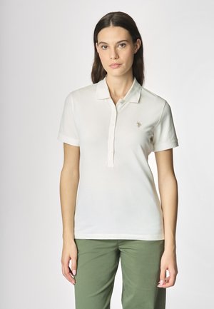Polo shirt bianco realizzato in tessuto leggero, con colletto, tre bottoni e maniche corte. Include un piccolo logo ricamato.