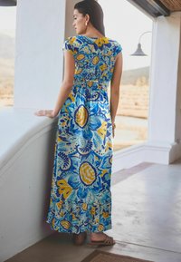 Next FRONT SHORT SLEEVE - Maksikleit - blue yellow leaf print