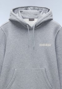 Sweat à capuche gris en tissu mélangé de coton doux, avec une poche kangourou, une capuche avec cordon de serrage et un logo brodé sur la poitrine.