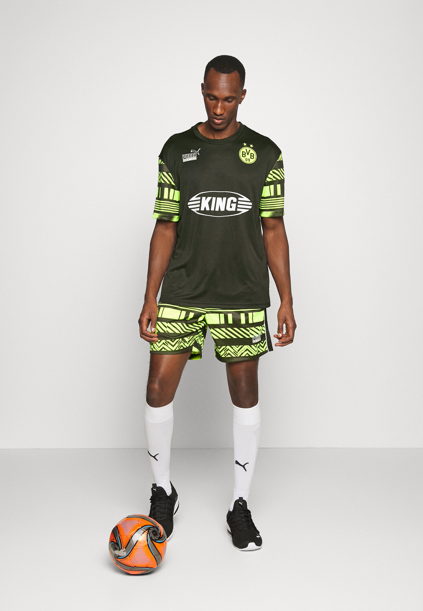 Puma BVB BORUSSIA DORTMUND SHORTS - Pantalón corto de deporte -  black/safety yellow/negro - Zalando.es