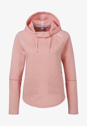 Jasnoróżowa bluza z kapturem ze sznurkami, długimi rękawami, kieszenią typu kangur oraz białym logo Puma na górnej lewej stronie klatki piersiowej.