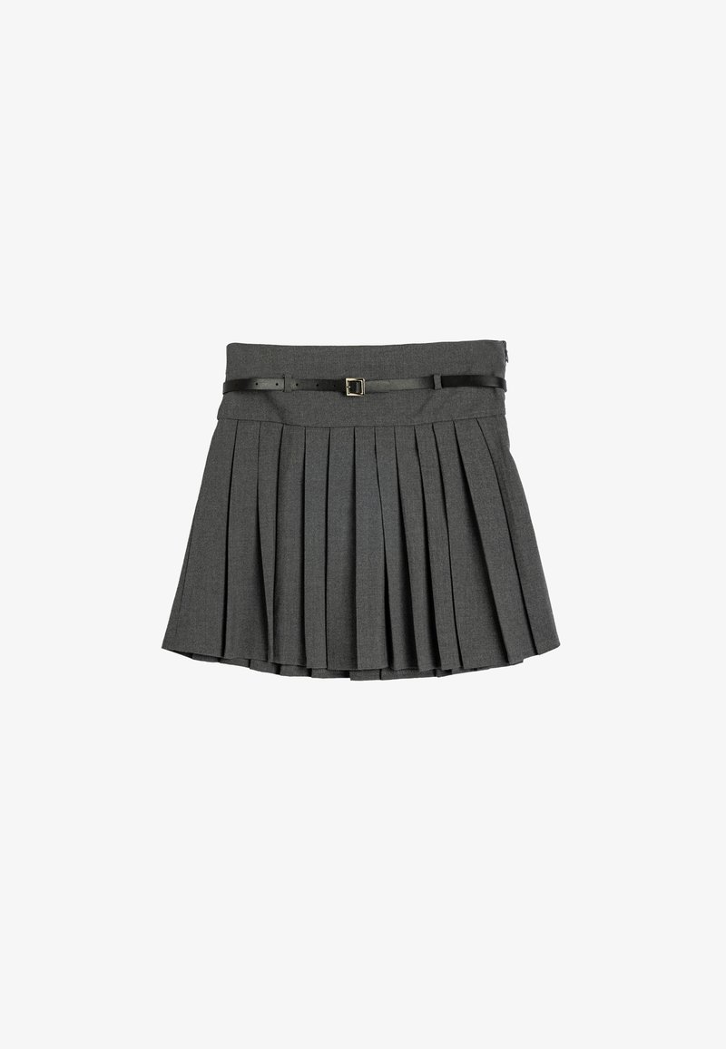 Harmaa laskostettu hame, jossa on vyötärönauha ja musta vyö. Hameessa on teksturoitu kangas ja levenevä muotoilu. Se ulottuu polveen, ja laskokset ovat tasaisesti sijoitettu.