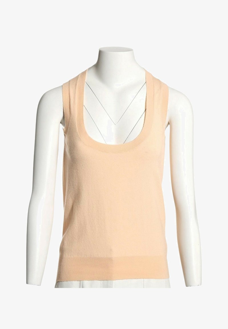 Débardeur beige en tricot sans manches avec un col rond, présenté sur un buste de mannequin blanc sur fond blanc.