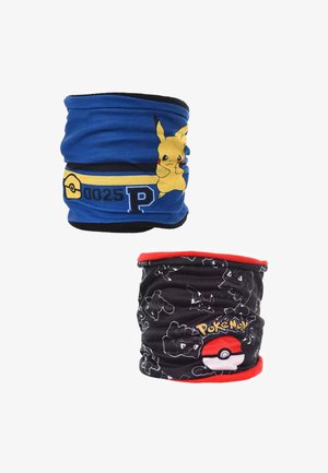 Twee stoffen nekgaiters. De ene is blauw met Pikachu en het Pokémon-logo; de andere is zwart met Pokémon-patronen en rode rand. Zacht, rekbaar materiaal.