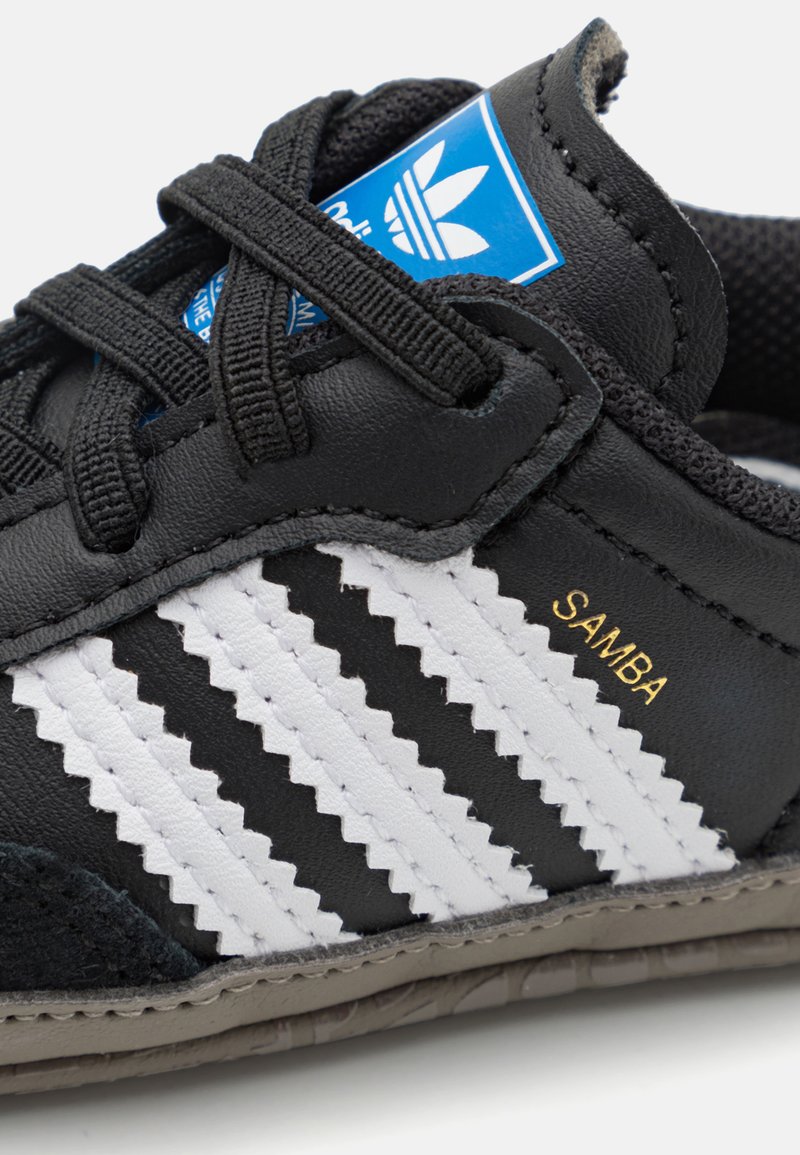 adidas Originals SAMBA KIDS - First shoes - core black/footwear white/blue  bird/black - Zalando