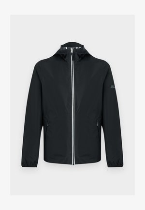 Giacca nera leggera con cappuccio, cerniera frontale completa, tasche laterali con zip, polsini elasticizzati e logo discreto sulla manica sinistra.