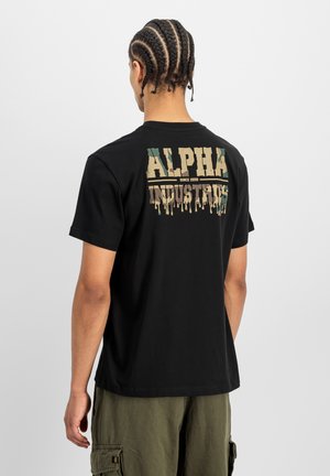 Alpha Industries, ALPHA INDUSTRIES MEN - T-SHIRTS DRIPPING CAMO BACKPRINT T-SHIRT - T-shirt print - black