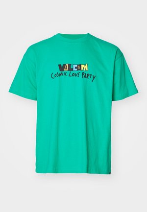 T-shirt en coton turquoise arborant le logo "VOLCOM" en noir et jaune, avec "COSMIC LOVE PARTY" dans une police manuscrite ludique. Manches courtes.