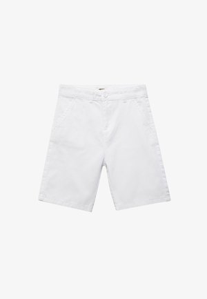 Weiße Baumwollshorts mit geradem Schnitt, ausgestattet mit vorderen Taschen, einem Knopfverschluss und einem klaren, schlichten Design.
