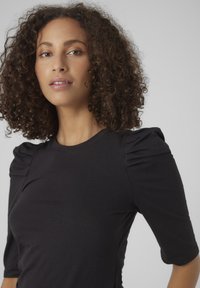 Vero Moda Tall VMEGAMAXI  - T-shirt basique - black