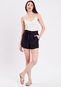 Cache Cache GERADE GESCHNITTENE MIT HOHER TAI - Shorts - noir