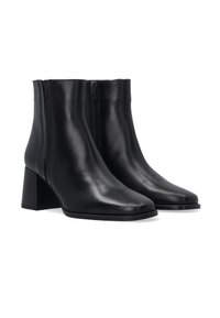 Czarne skórzane botki za kostkę z ostrym noskiem, słupkowym obcasem i suwakiem z boku. Gładka faktura z minimalistycznym wzornictwem.