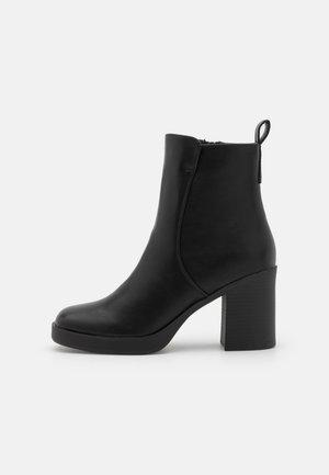 Stivaletti con tacco - black