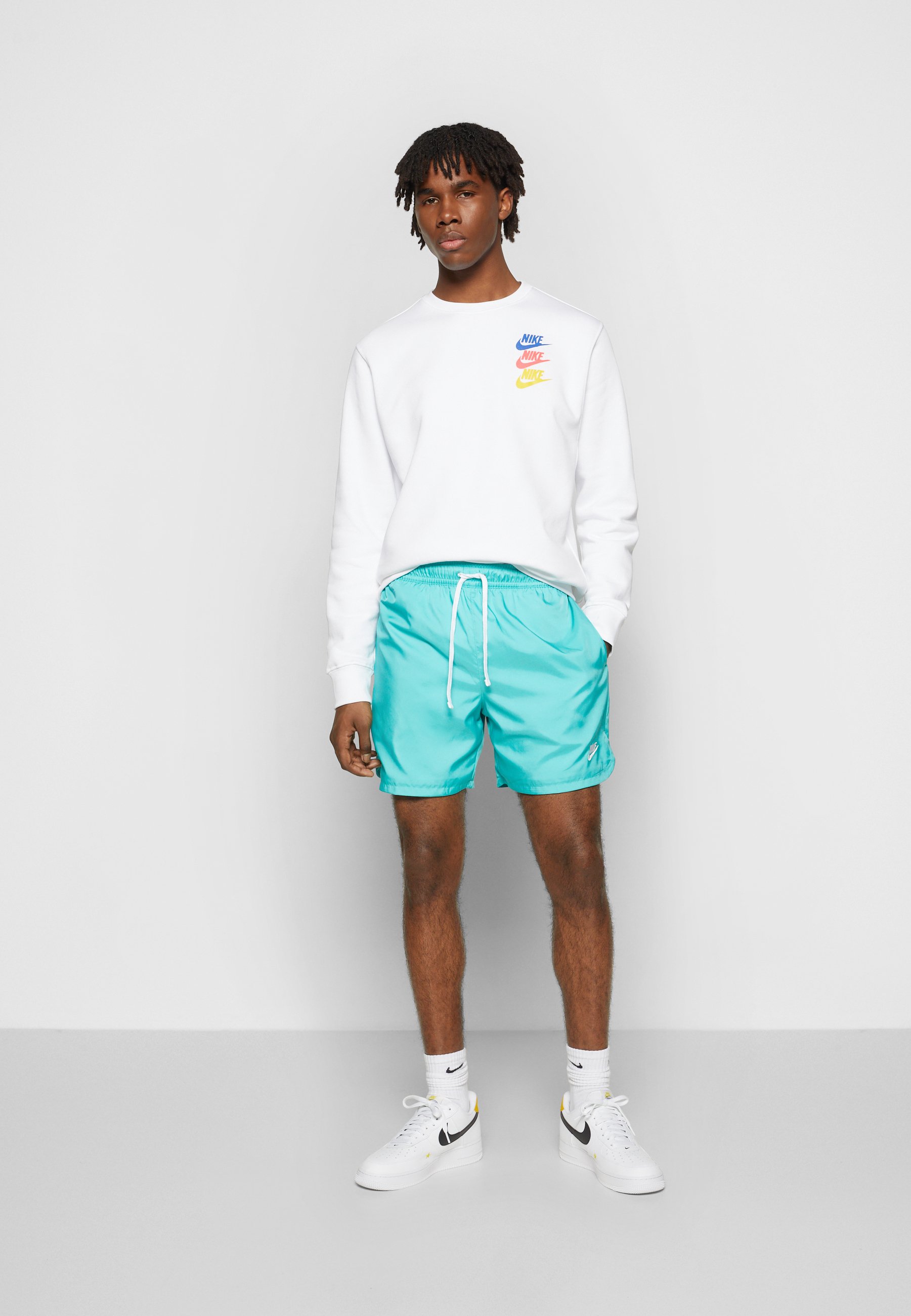Nike Sportswear FLOW - Shorts - washed 