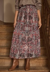 Next REGULAR FIT - PRINTED MIDI - Plisovaná sukně - pink