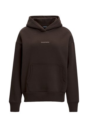 Mørkebrun hettegenser med lomme foran og "CASPARA"-logo midt på brystet.