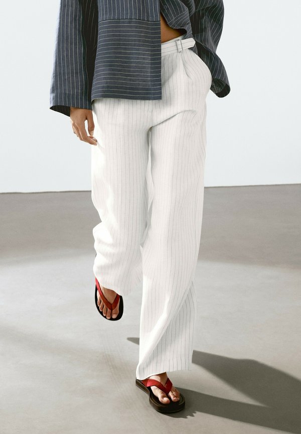 STRAIGHT-FIT  - Stoffhose