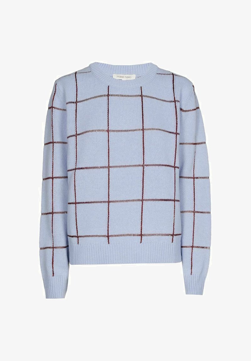 Pull bleu clair avec un motif de grille rectangulaire en rouge foncé. Possède un col rond et des poignets côtelés. Texture tricotée.