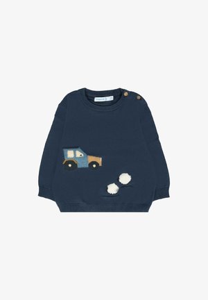 Maglione per bambino blu navy con applicazione di un camion marrone e blu e tre pompon bianchi attaccati vicino all'orlo, bottoni in legno sulla spalla.
